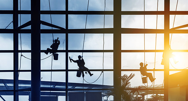 Oberflächen- und Glasreinigung