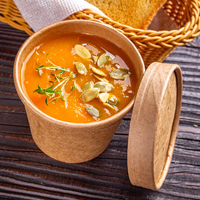 Suppenbecher und Schalen